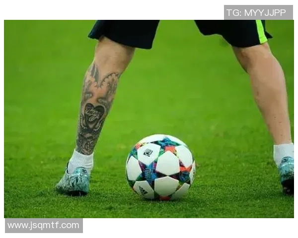 纹足球明星的独特纹身图案解析与背后故事分享